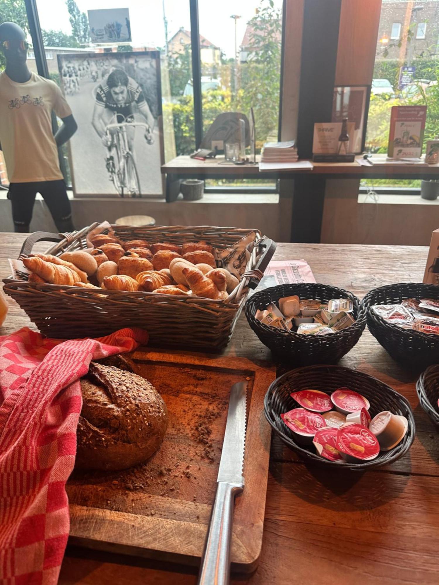 Cafe Coureur Hotel